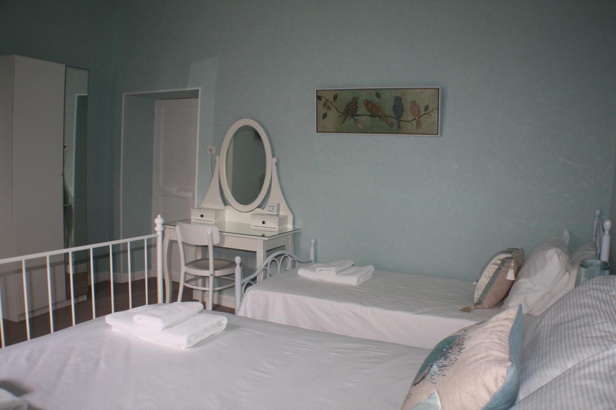 Maison De Mallast Montolieu Room photo